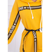 Öltözött ruha MI0140 okkerrel díszítve