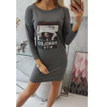 Női ruha nyomtatott formában Handle With grafit