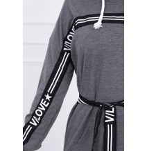 Az MI0140 grafit övvel díszített ruha