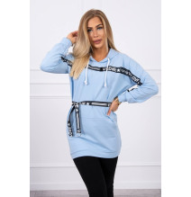 Az MI0140 övvel díszített ruha kék