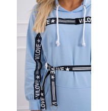 Az MI0140 övvel díszített ruha kék