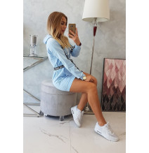 Az MI0140 övvel díszített ruha kék