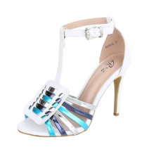 Fehér női szandál 335