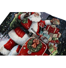 Karácsonyi gobelin párnahuzat - Mikulás egy robogón ajándékokkal