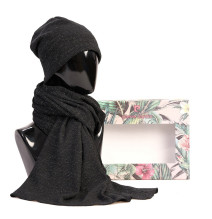 Női kalap és sál Pierre Cardin