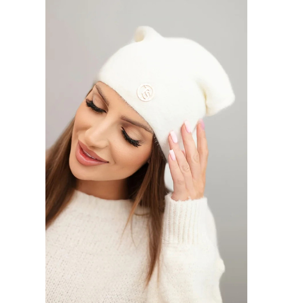 Női téli kalap CZ17 krém