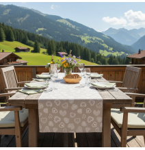 Futófelület az asztalon fehér szívek