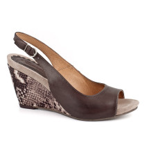 Női szandál a 894 ölén barna Freemood